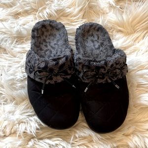 Vionic black and gray mule slippers